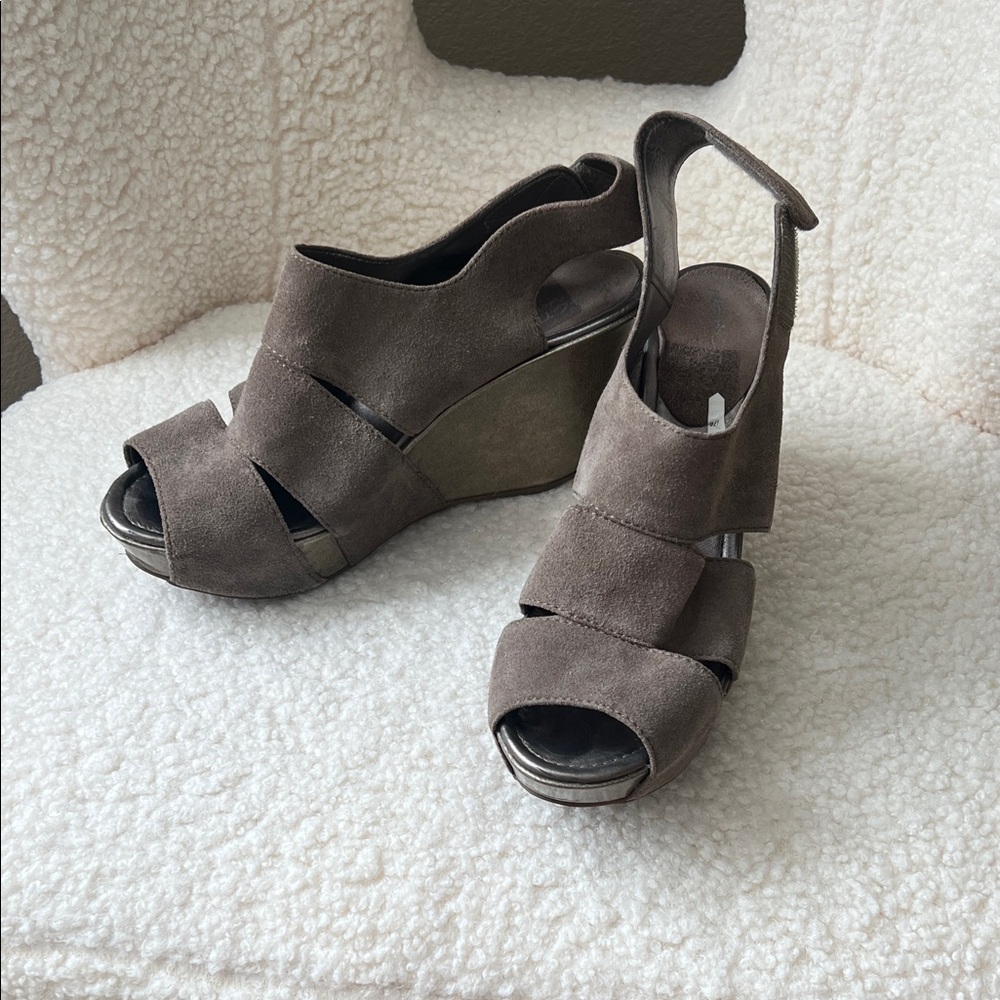 Kenneth Cole Reaction Taupe Wedge Sandals Size 11